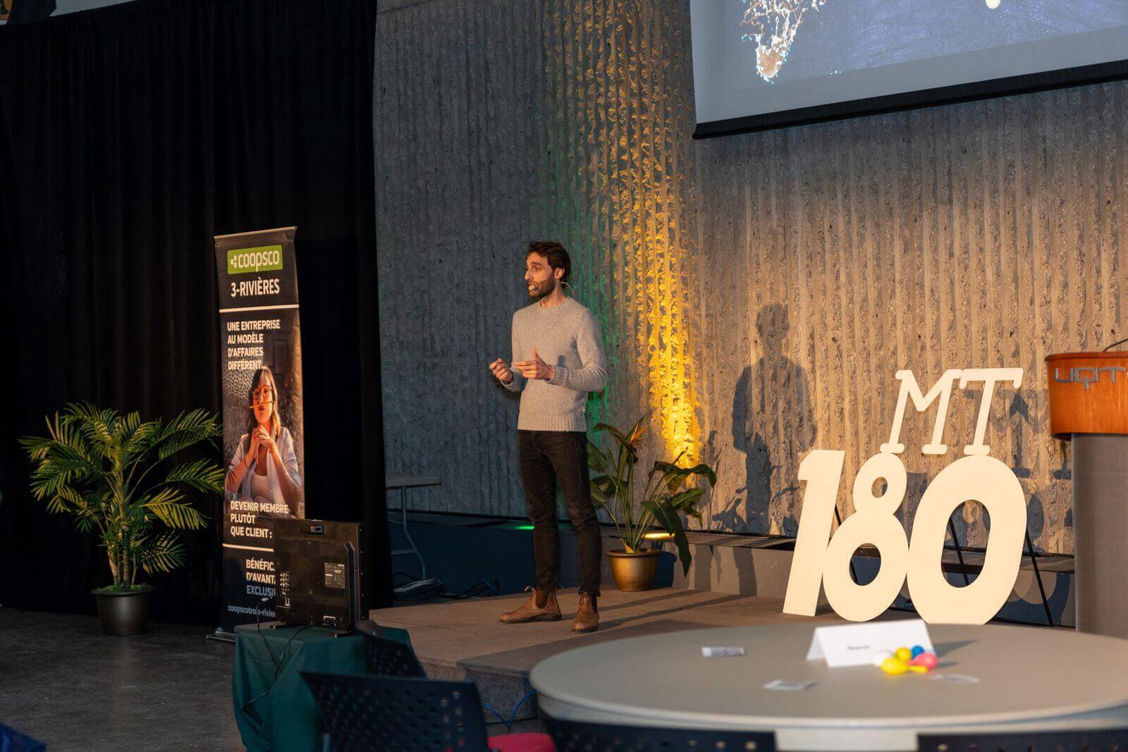 Charles Fort, gagnant de la finale de Ma thèse en 180 secondes