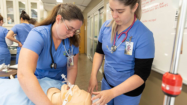 <p>Infirmiière entubé</p> <p>Infirmiière entubé</p>