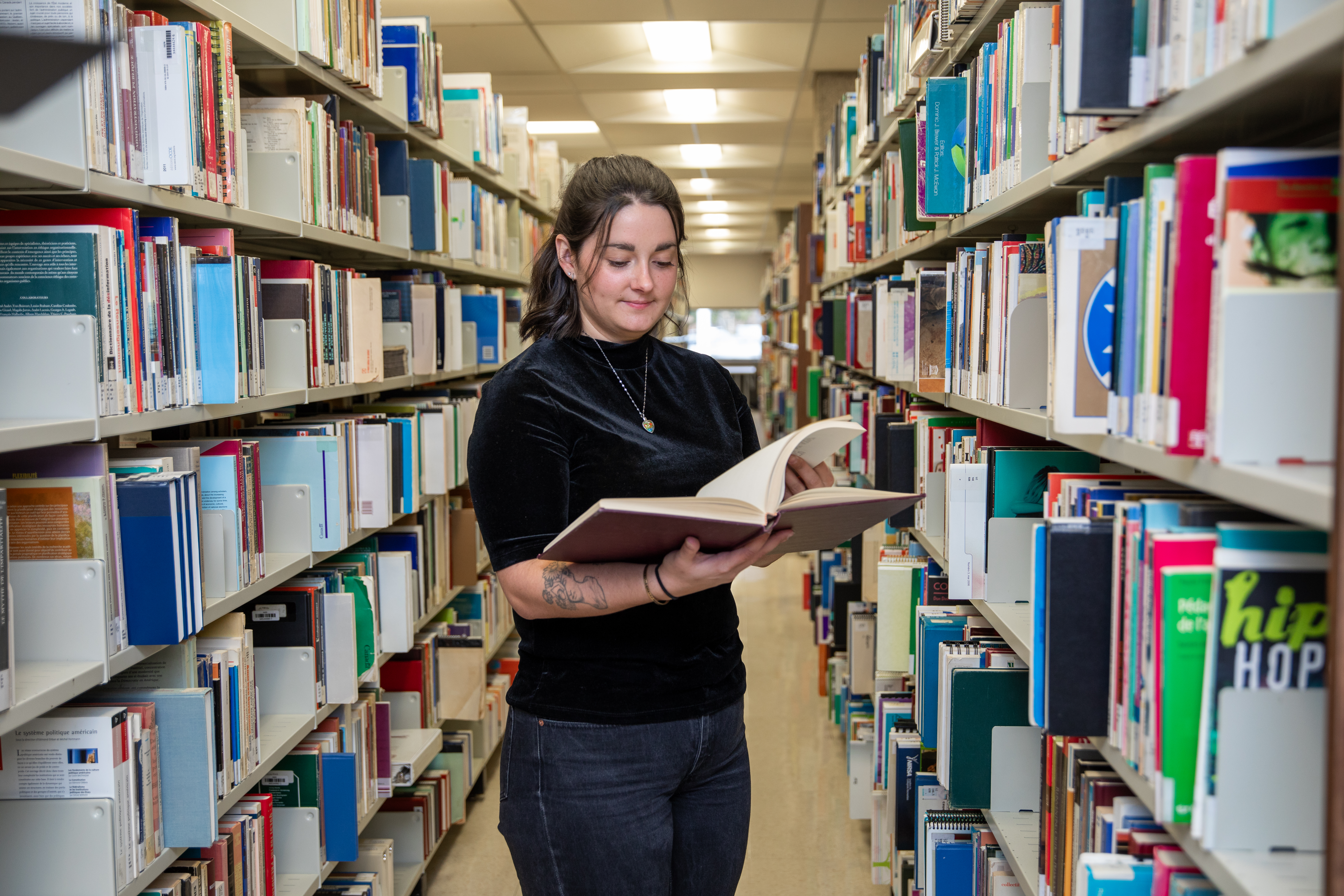 Étudiants en bibliothèque