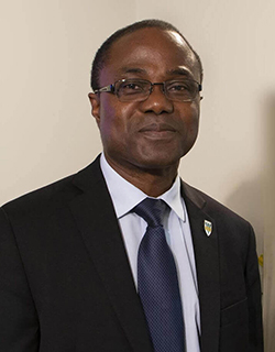 Portrait de Kodjo Agbossou, directeur de l’École d’ingénierie